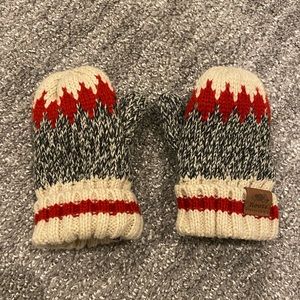 Roots chunky baby mittens lined with fleece, new without tags, size 0-12 months